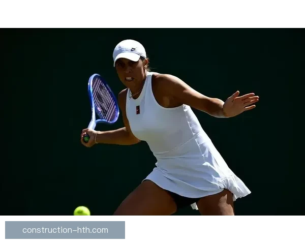 网球新星横扫赛场 夺得大满贯冠军创造历史