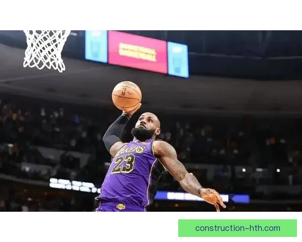 詹姆斯关键时刻爆发湖人逆转勇士重燃季后赛希望全场狂砍三双数据