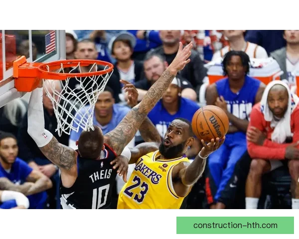 湖人詹姆斯连续高分带队胜利 引发季后赛新期待