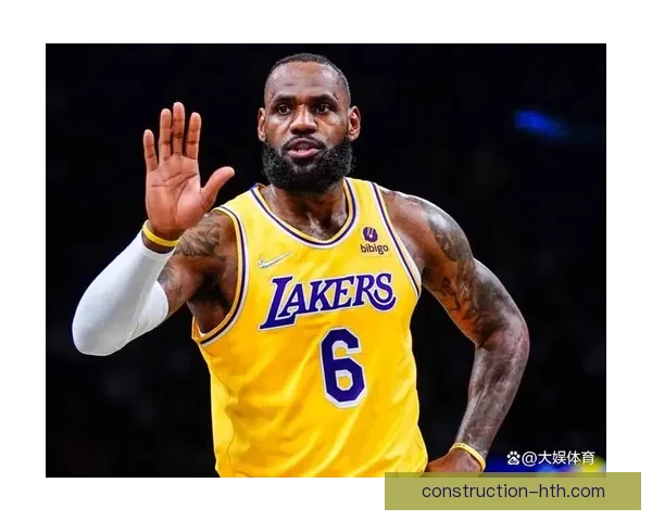 湖人新赛季首战引关注詹姆斯状态调整球队战术成焦点