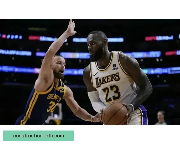 湖人队在季前赛中大胜勇士 詹姆斯状态回暖浓眉贡献全能表现