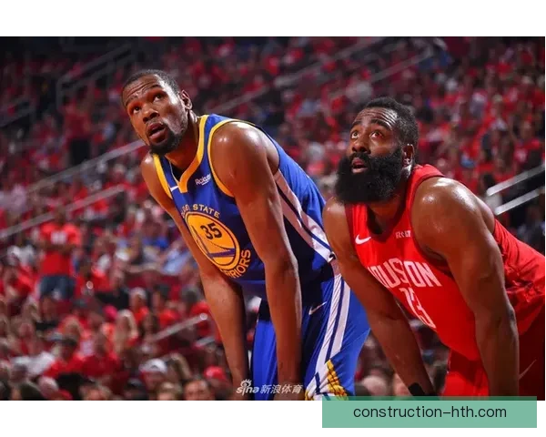 NBA季后赛激战正酣 勇士雄鹿携手晋级 汤普森状态回暖 詹姆斯迎来新挑战